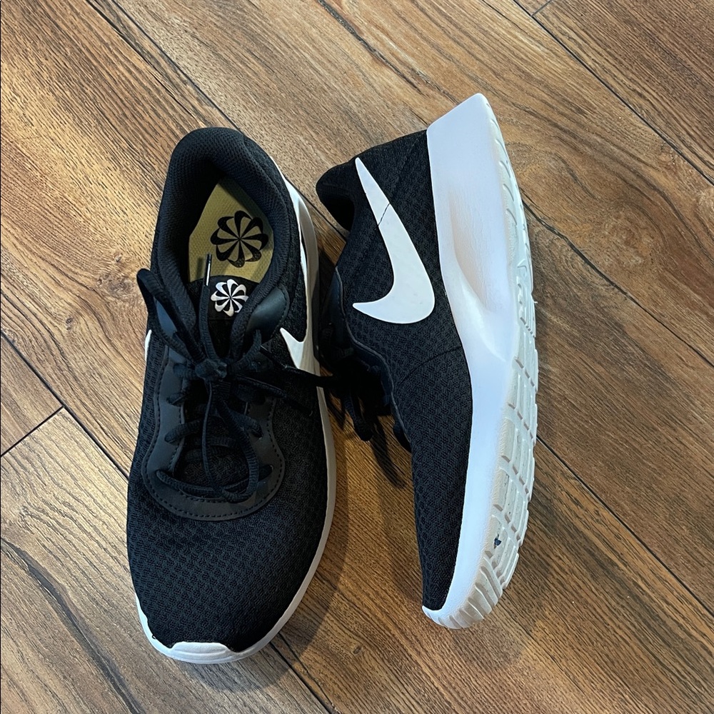 Nike Tanjun Sneakers